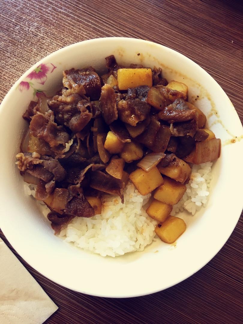 好吃到舔碗底的土豆肥牛拌饭