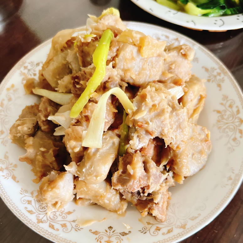 能让人连吃三碗米饭的芋头烧排骨