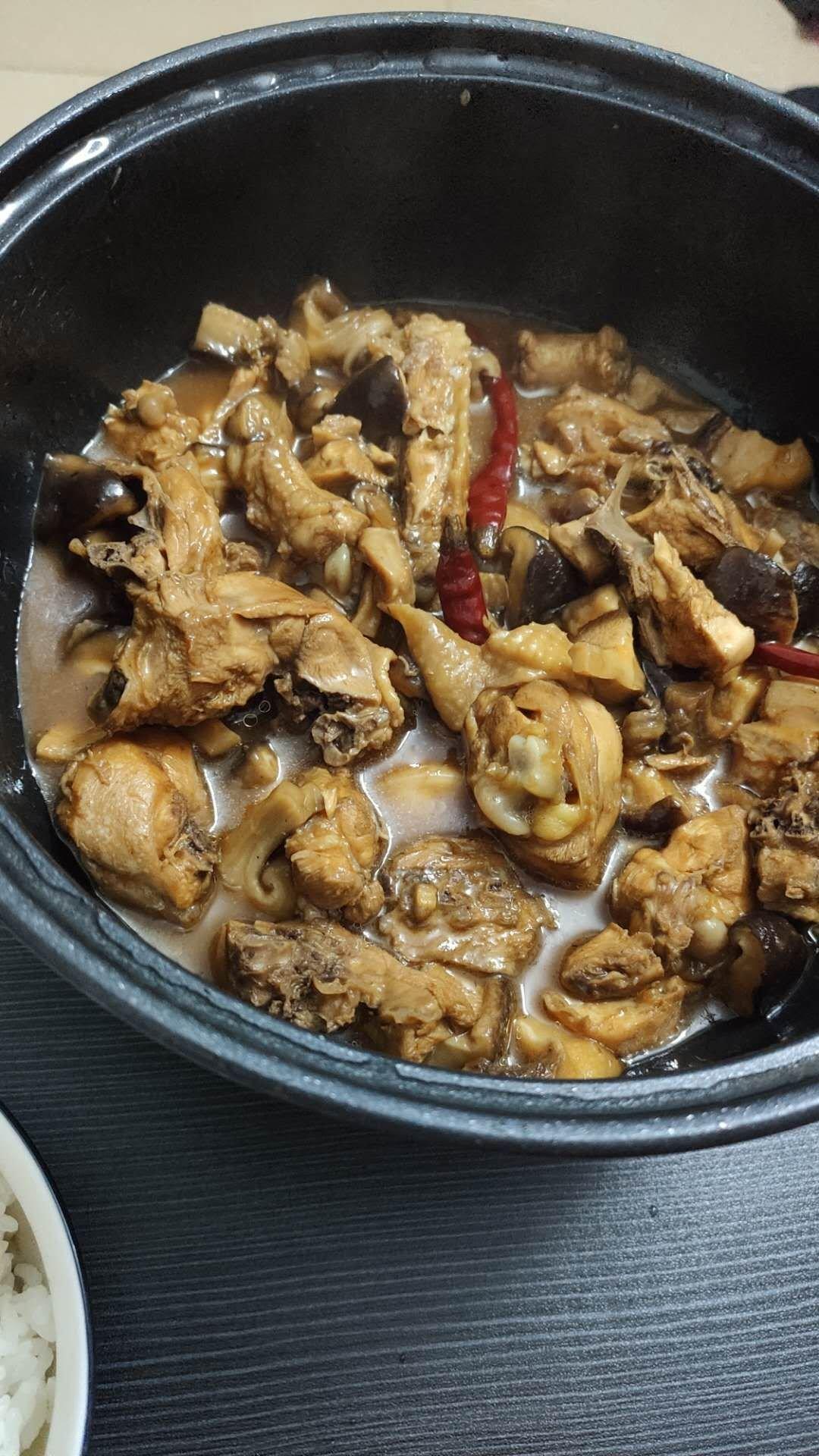 望北安做的鸡肉炖蘑菇-超鲜,一锅两吃