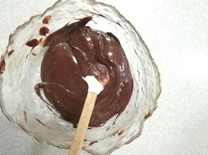 好吃到爆～爆浆巧克力熔岩蛋糕的做法 步骤4