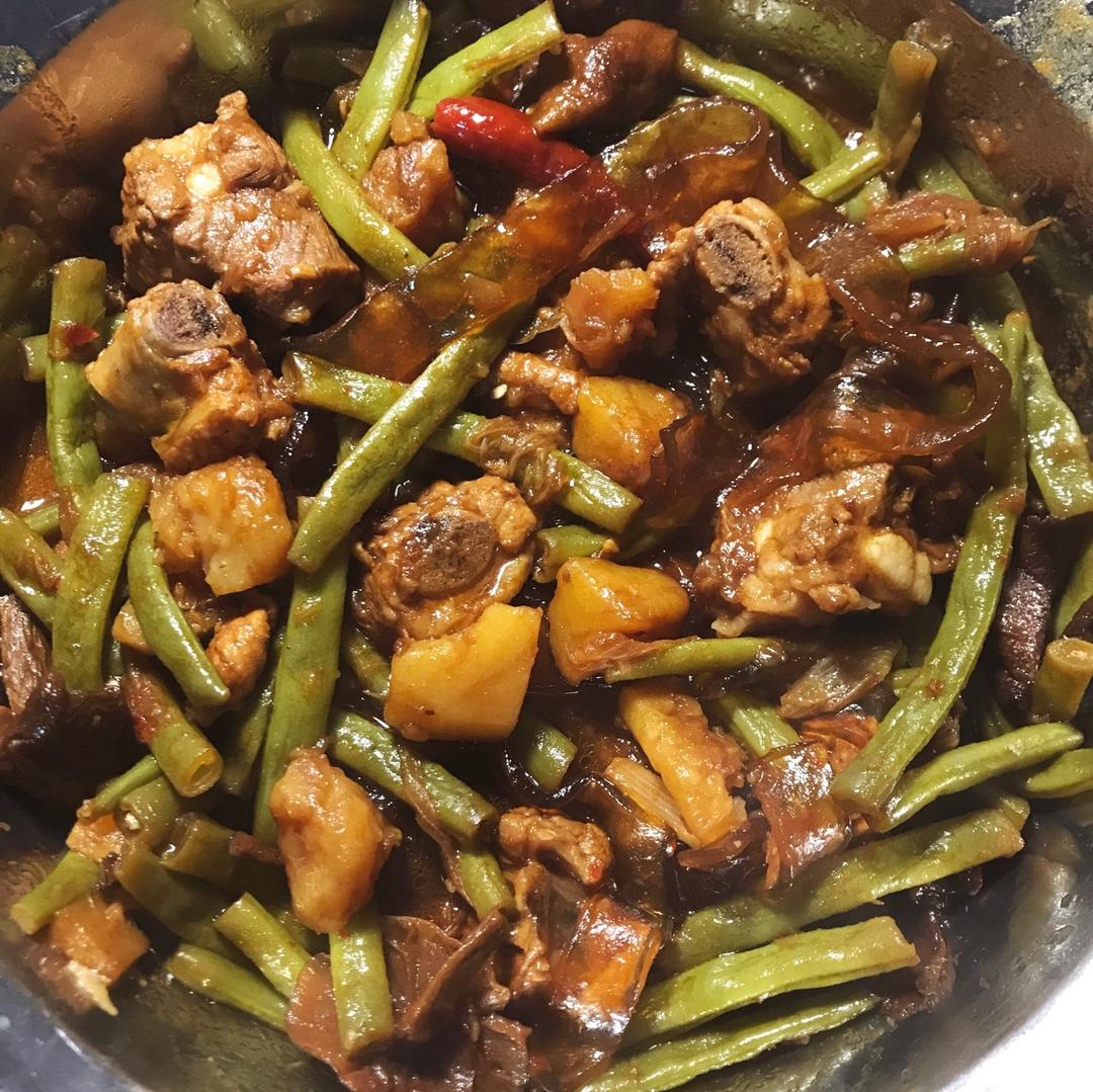 红烧排骨炖豆角土豆