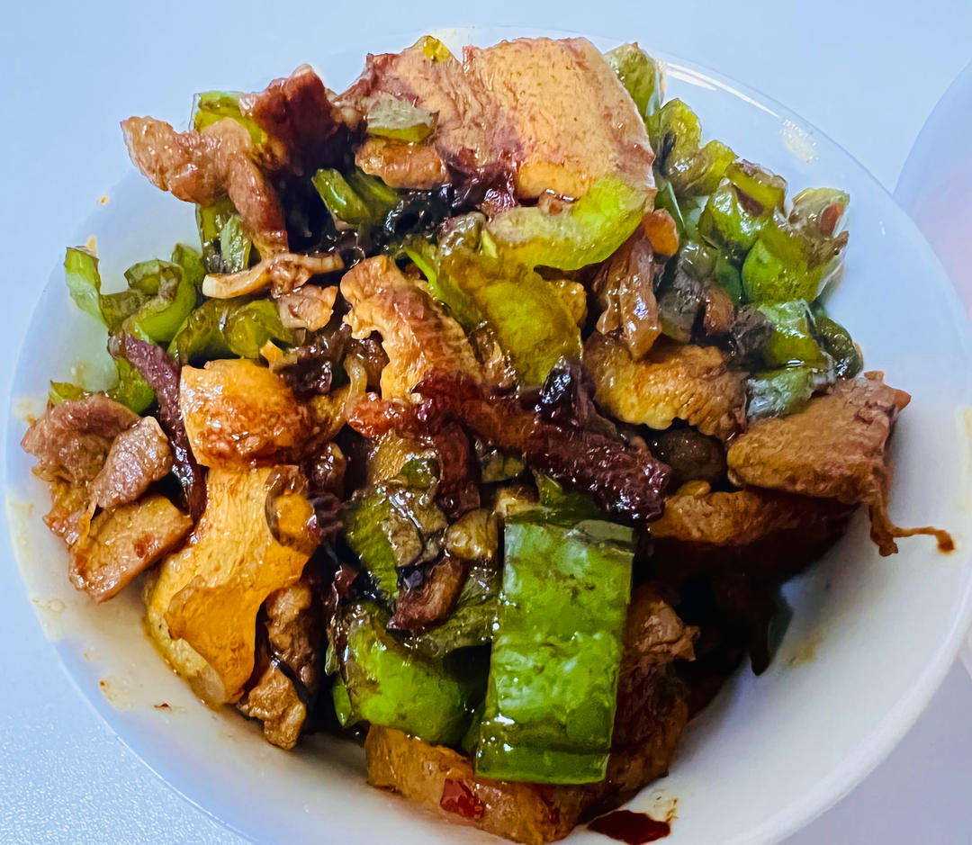 超级下饭米饭扒光光——葱爆五花肉片