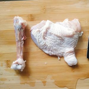 一个鸡腿🍗就可以做一碗香浓可口的鸡汤的做法 步骤2