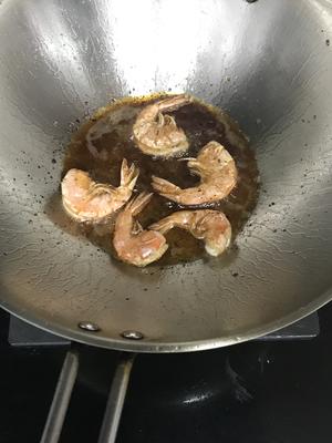 壳脆肉嫩的椒盐虾的做法 步骤3