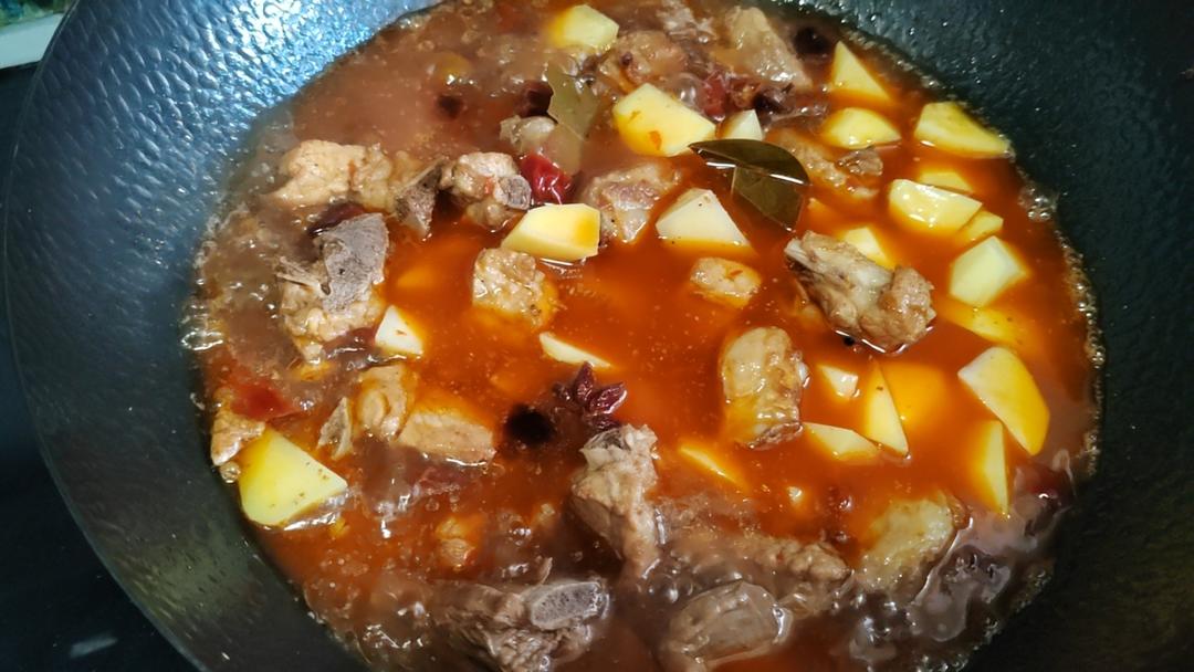 超简单炒入味的红烧土豆排骨