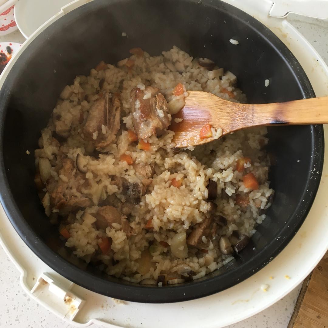 喷香排骨焖饭（爆好吃）