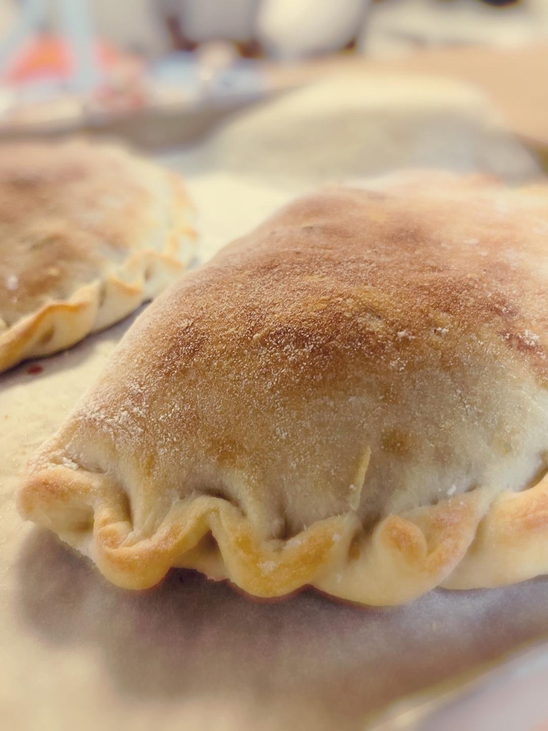 西餐39：calzone（芦笋奶酪馅、蘑菇菠菜馅、茄子馅）
Pizza面团4-偏脆薄的做法
