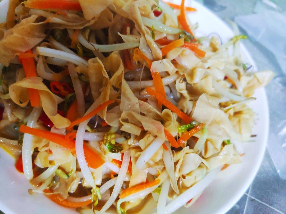 小甍啊做的绿豆芽炒豆皮