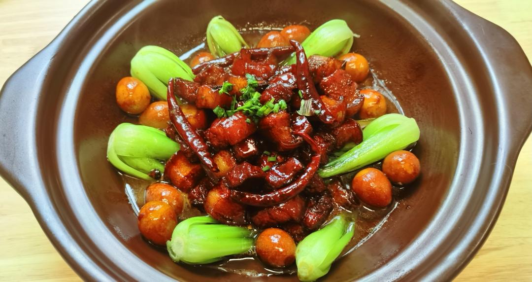 加了鹌鹑蛋后，这盘红烧肉，美味的逆天啦——鹌鹑蛋烧肉（孔瑶食谱）