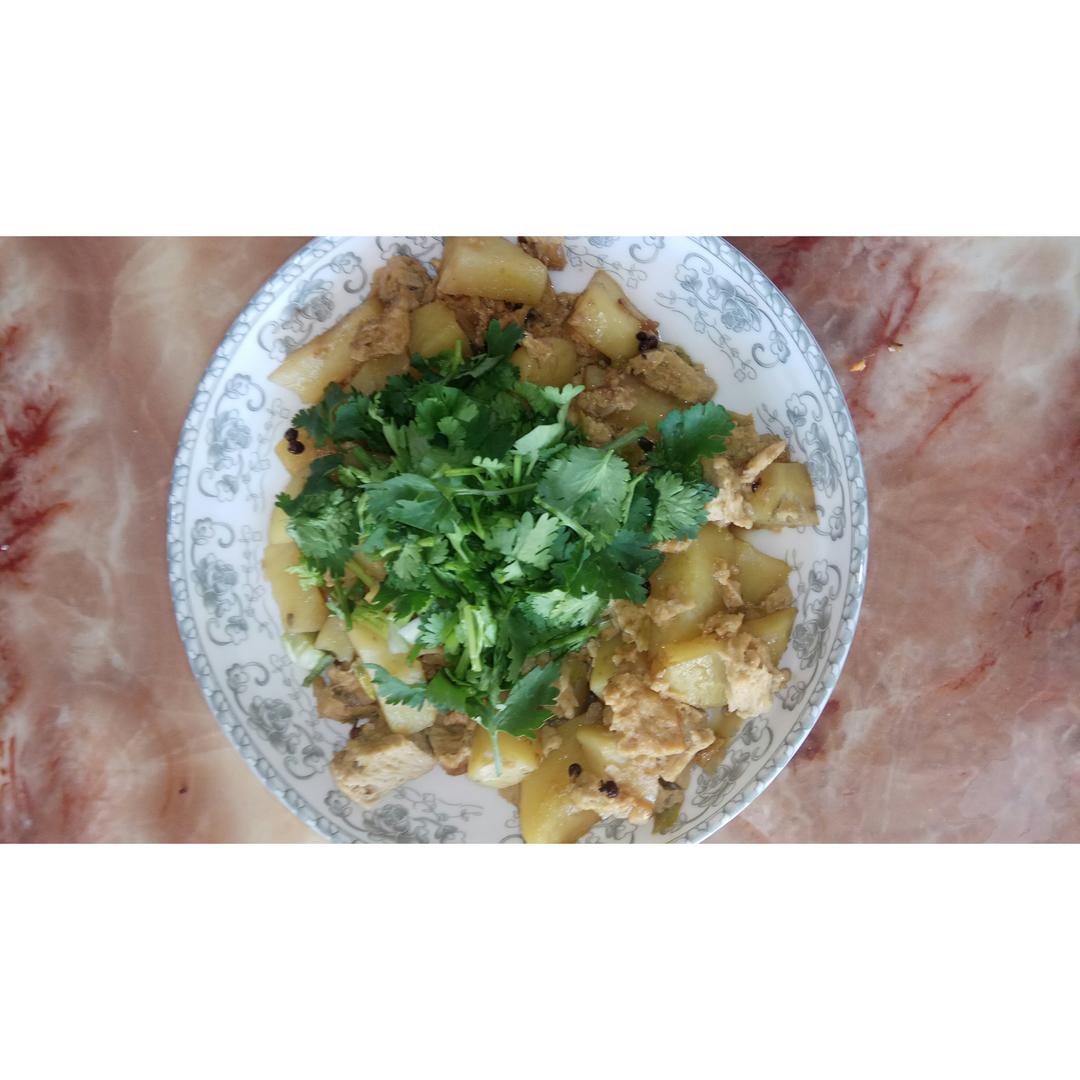 土豆烧冻豆腐（简单美味零难度）