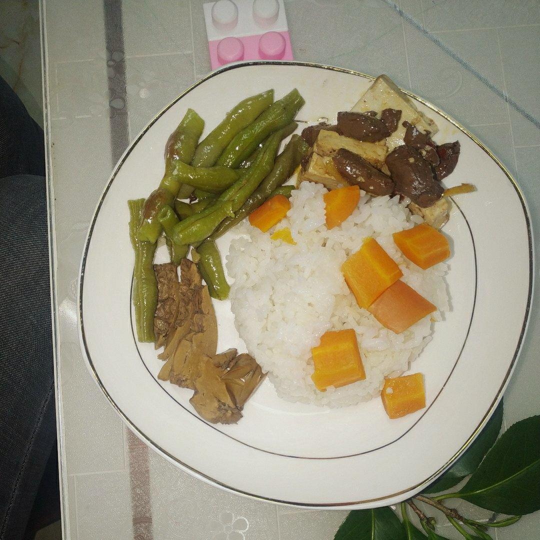 粉糯软香细腻如脂的盐水鸭肝