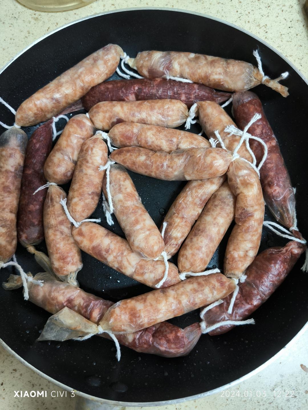 实验多次味道终于满意了～黑椒脆皮烤肠