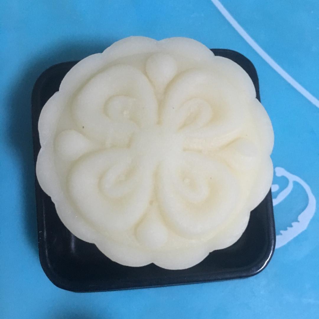 自由飞翔668做的tinrry下午茶冰皮月饼奶黄馅