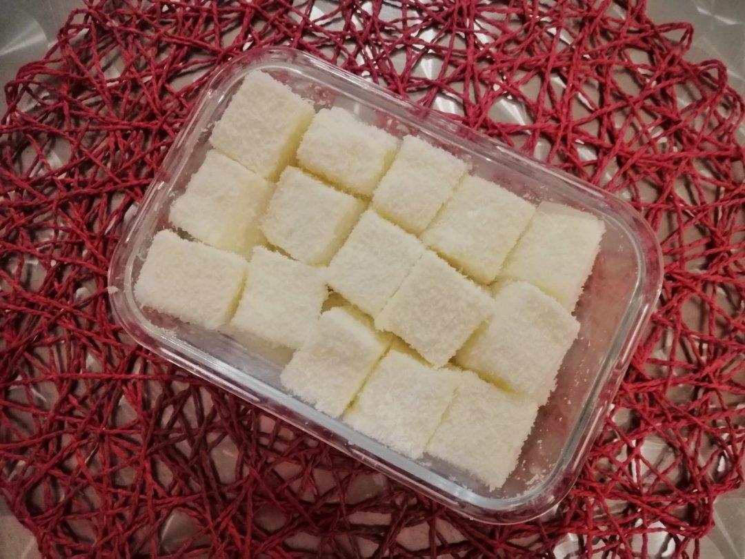 椰汁牛奶小方糕
