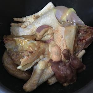 电饭锅盐焗鸡的做法 步骤4