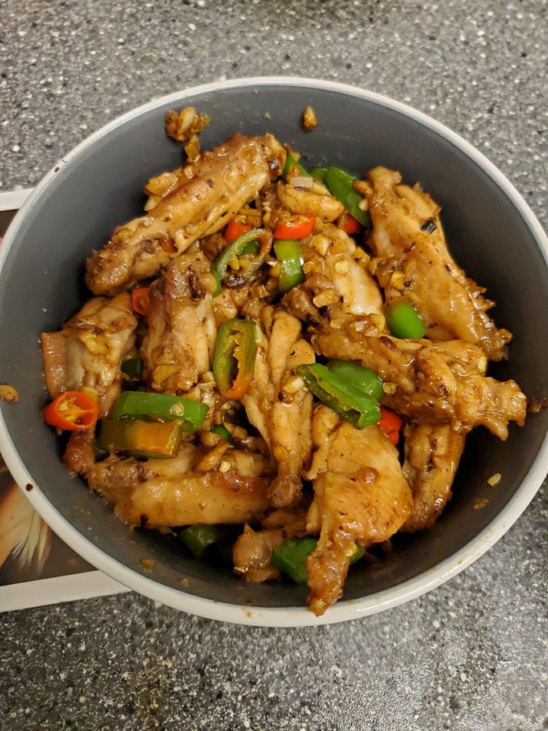 鸡翅这样做比可乐鸡翅还好吃100倍，连骨头都不放过