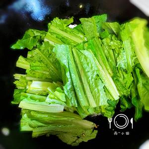 爆炒蒜泥油麦菜-简单又营养的的绿叶蔬菜的做法 步骤3