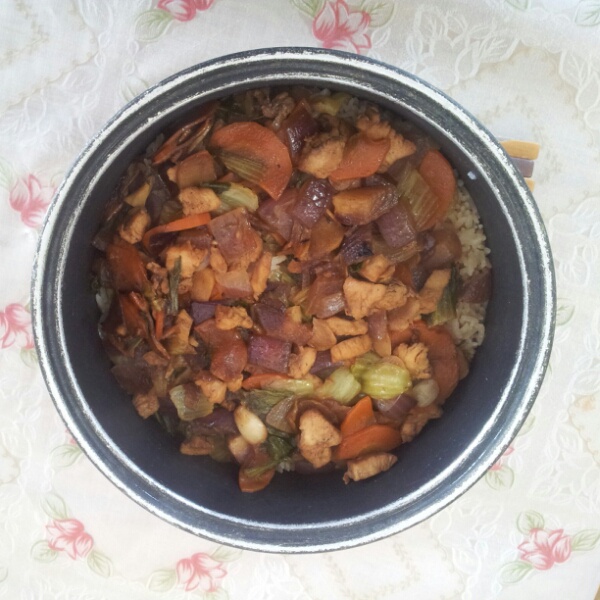 电饭锅酱油肉香肠焖饭