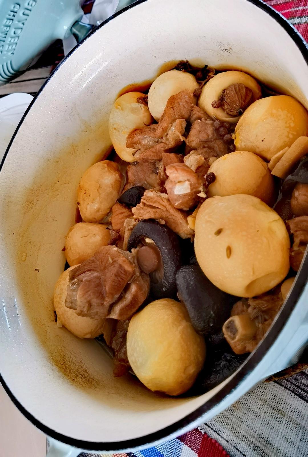 香菇鸡肉焖饭【8月北鼎珐琅铸铁锅食谱】