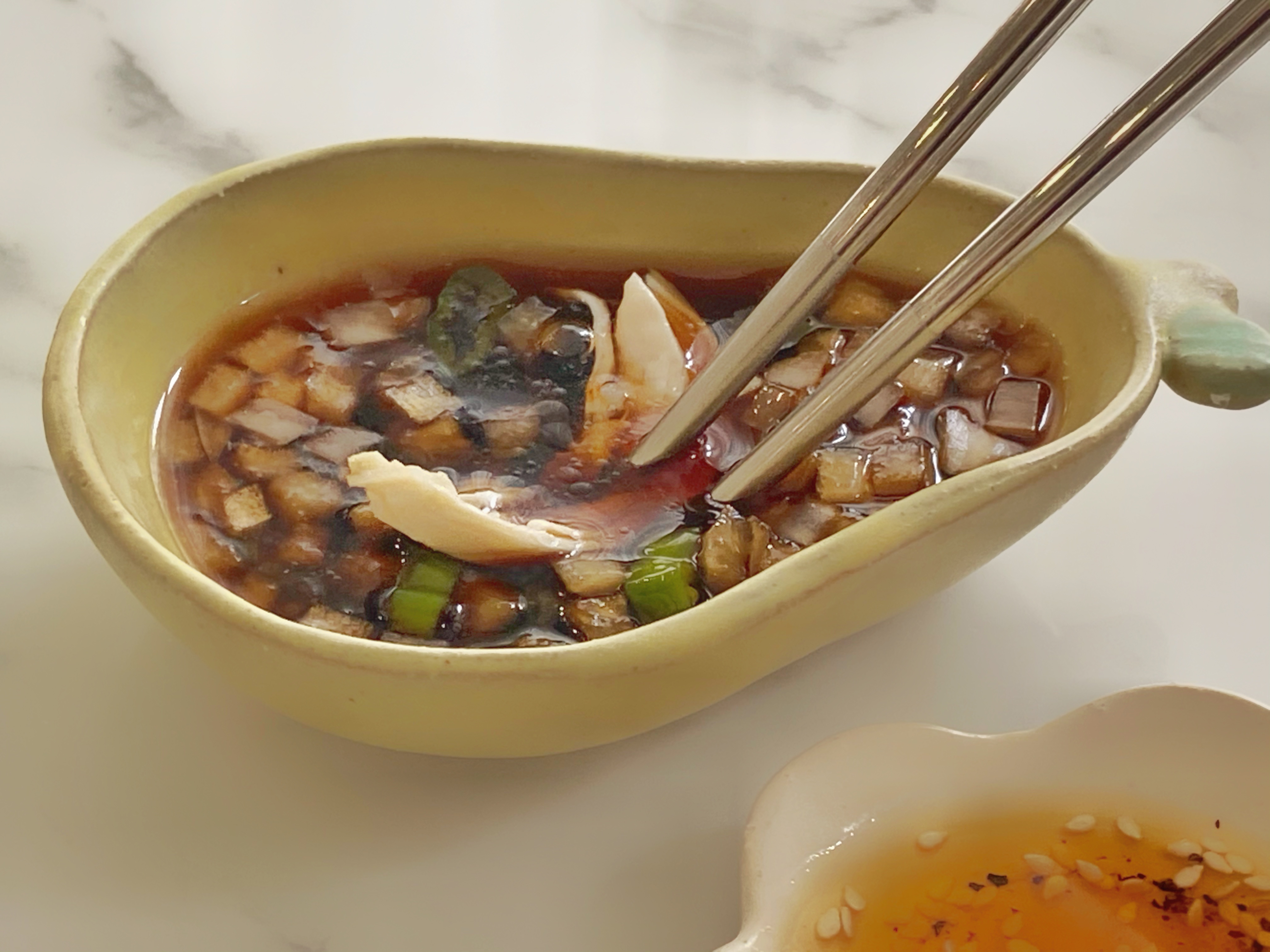 铸铁锅食谱：暖身参鸡汤（附蘸料做法）的做法 步骤4