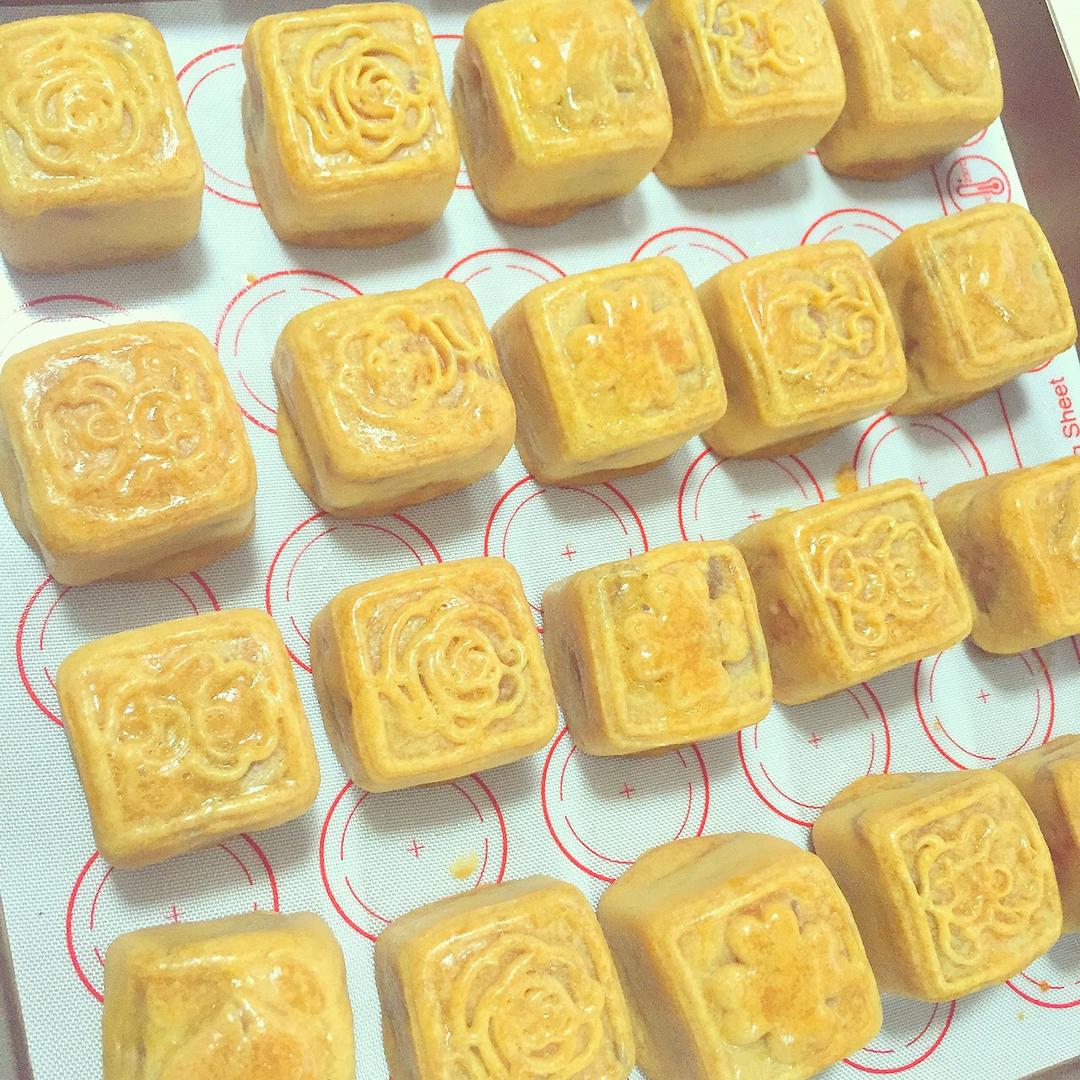 广式月饼——蛋黄莲蓉月饼