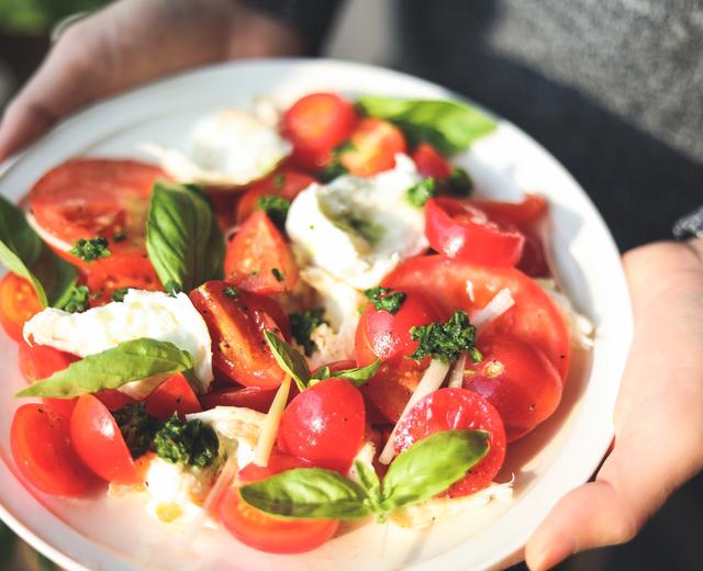 卡普里风味沙拉insalata caprese/水牛芝士沙拉（布拉塔burrata可做）的做法