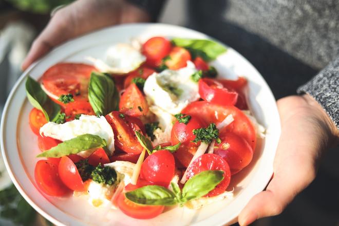 卡普里风味沙拉insalata caprese/水牛芝士沙拉（布拉塔burrata可做）的做法