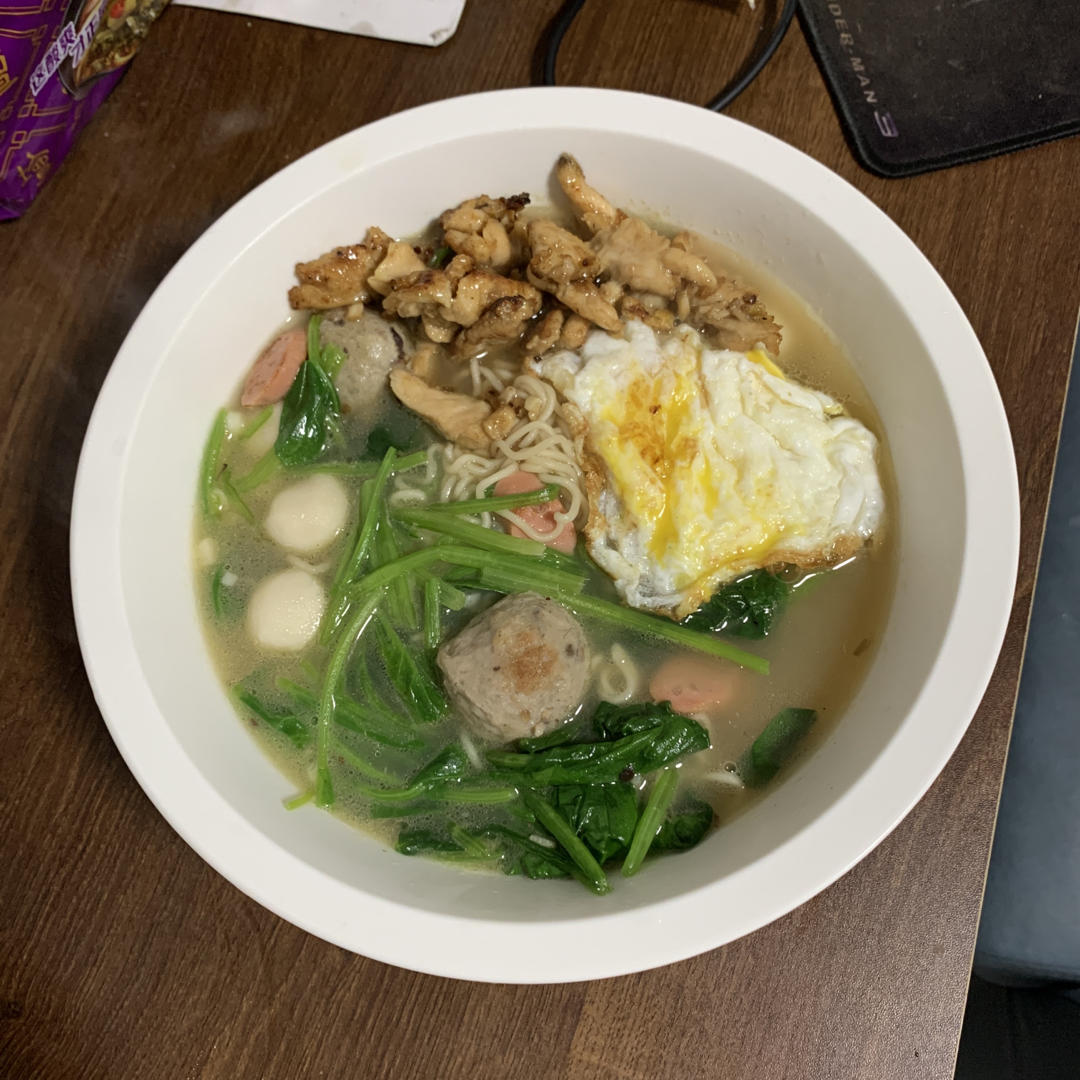 又炒菜又煮饭太麻烦？ 打工人下班回家一碗面快速搞定