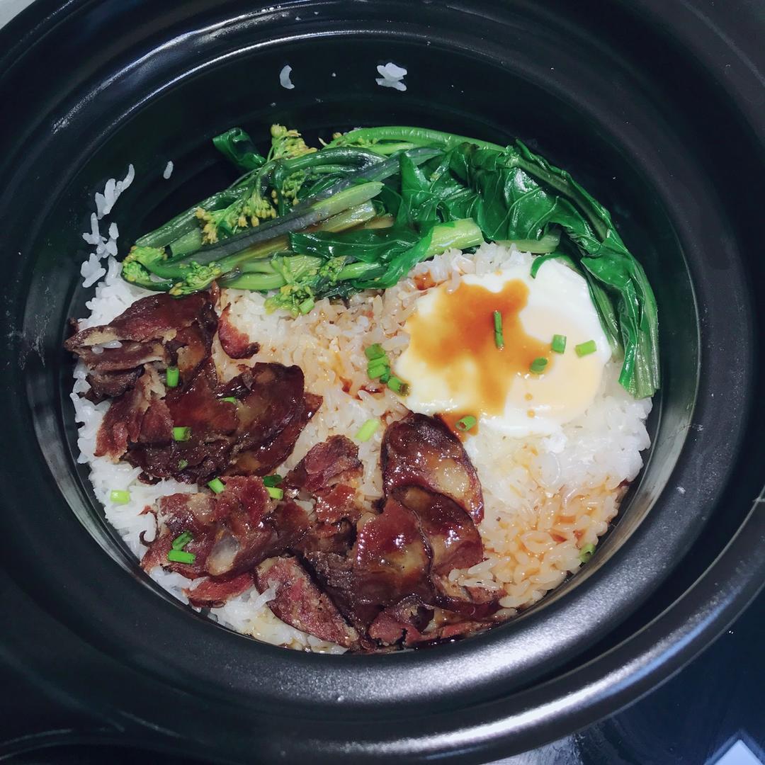广式腊味煲仔饭