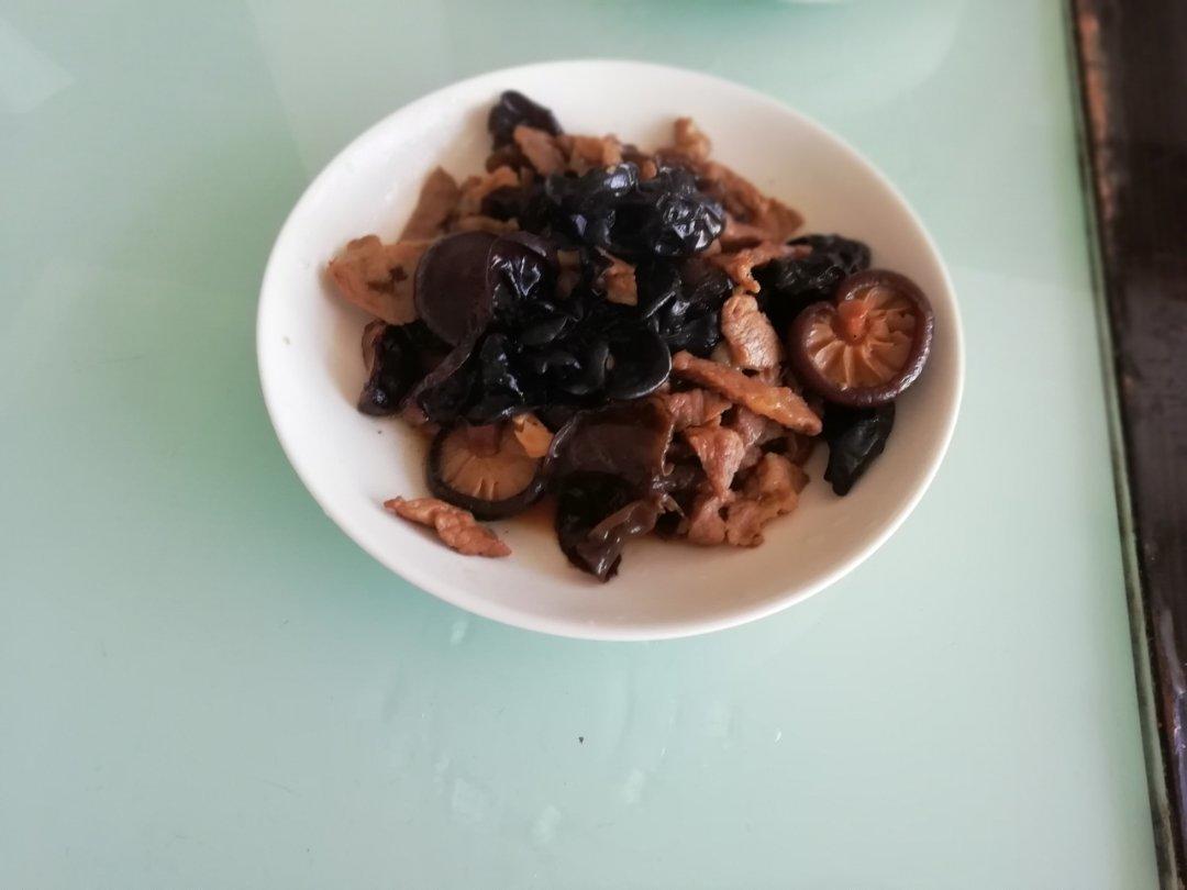 香菇木耳炒肉