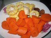 胡萝卜玉米排骨汤的做法 步骤2