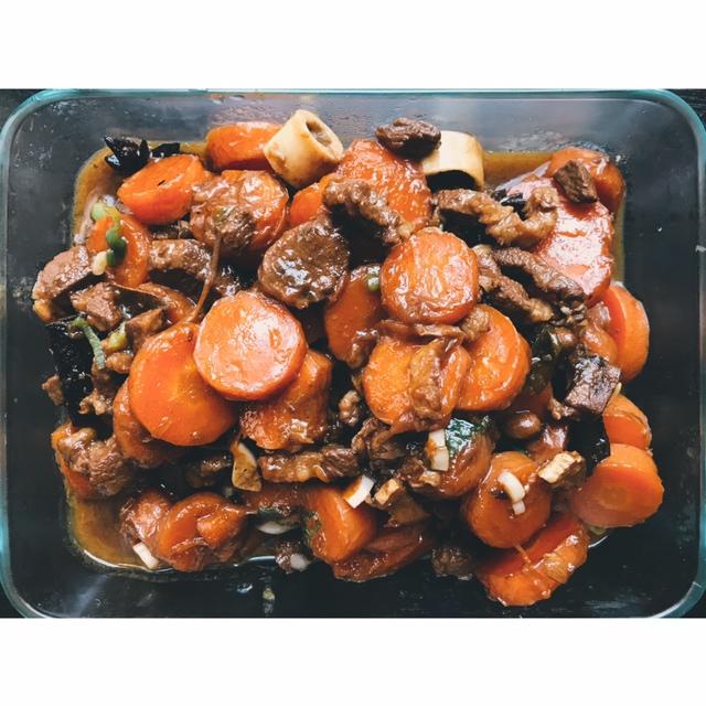 红焖羊肉炖胡萝卜
