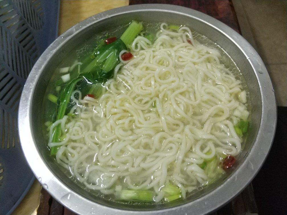 热汤面