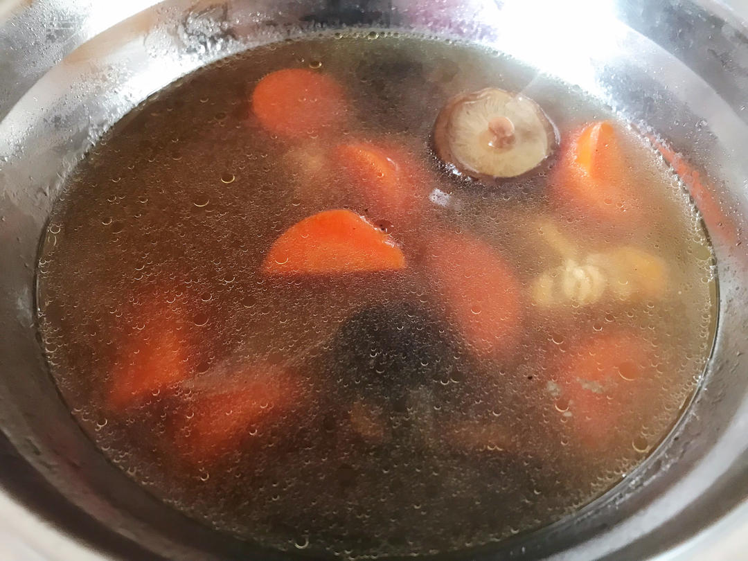 奶奶教的鲜香肥美香菇炖鸡汤