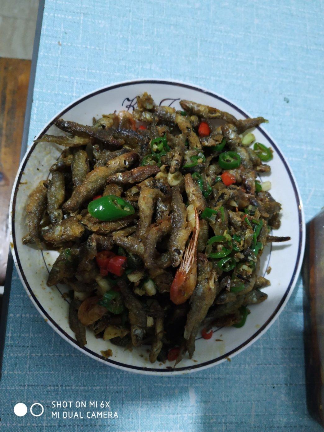 香辣小鱼干