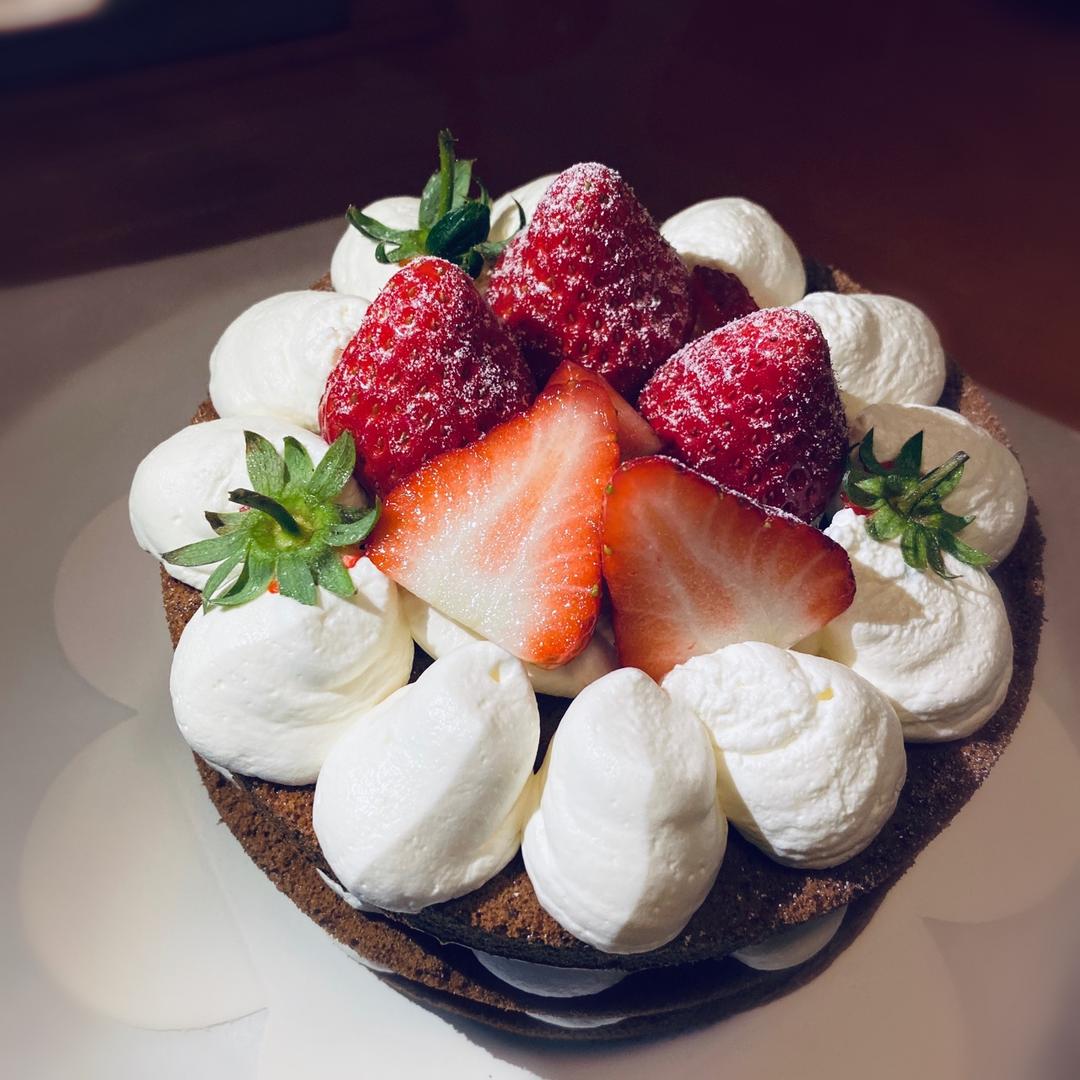 红丝绒草莓裸蛋糕