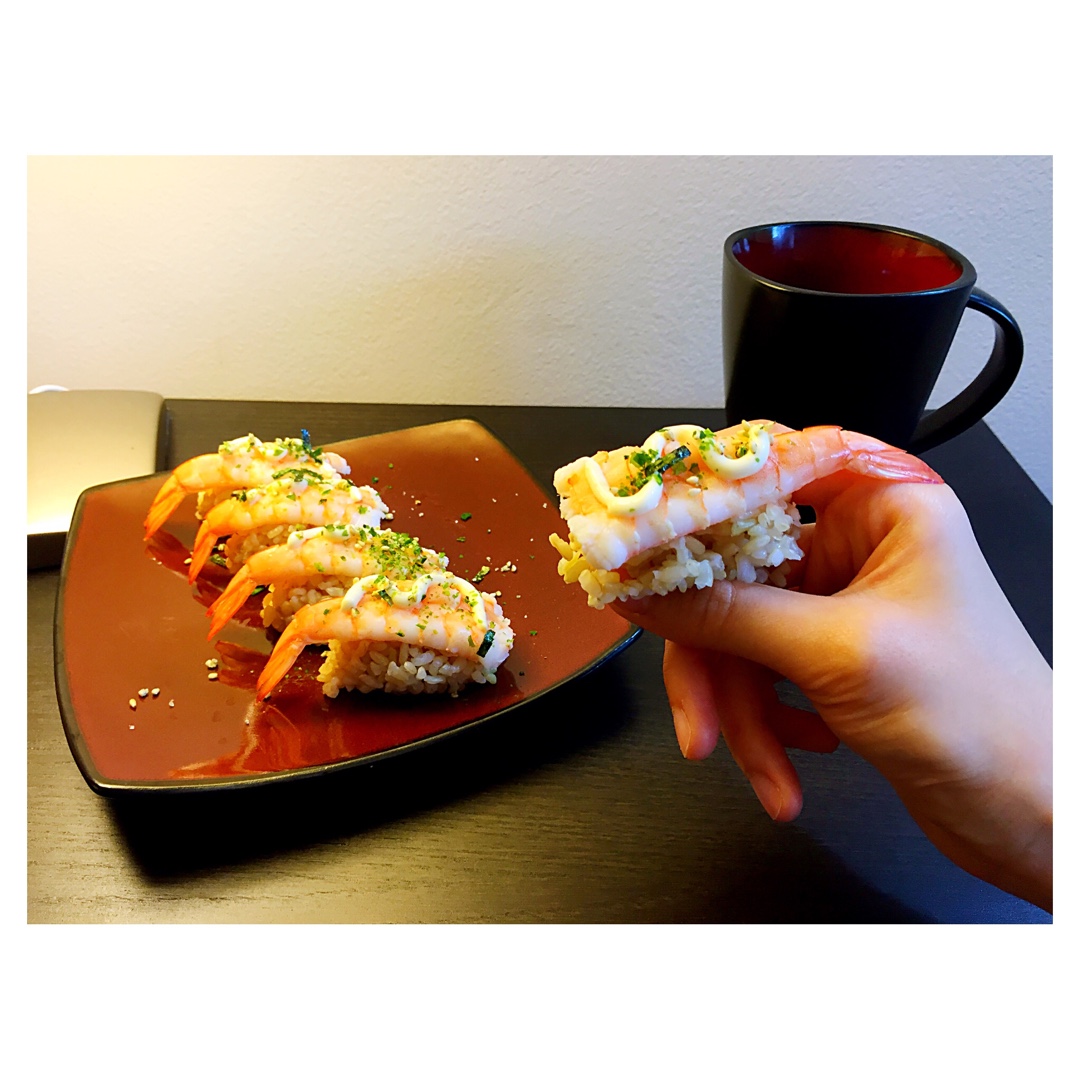 如如别动做的手握寿司