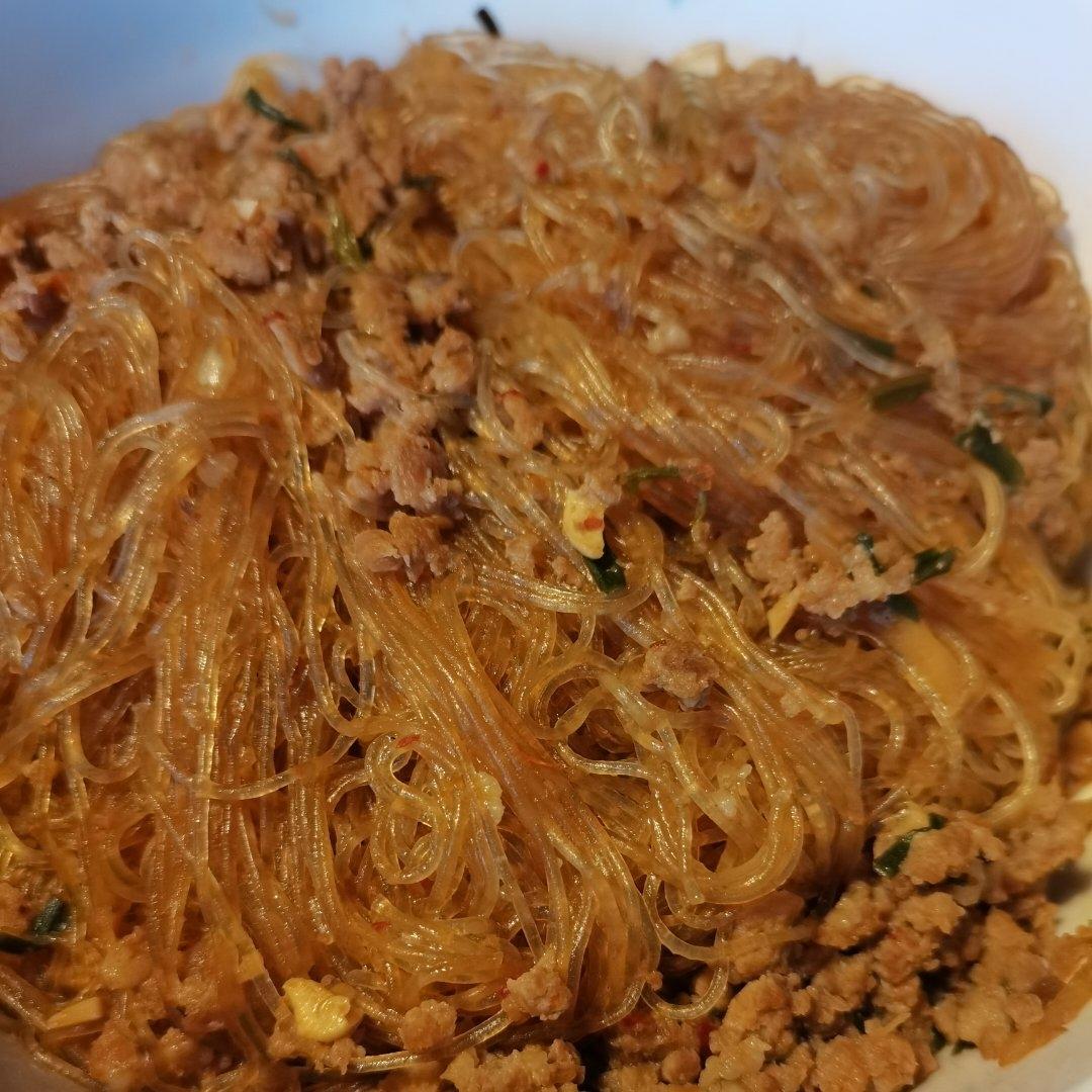 10分钟快手菜，巨下饭的肉沫粉丝煲