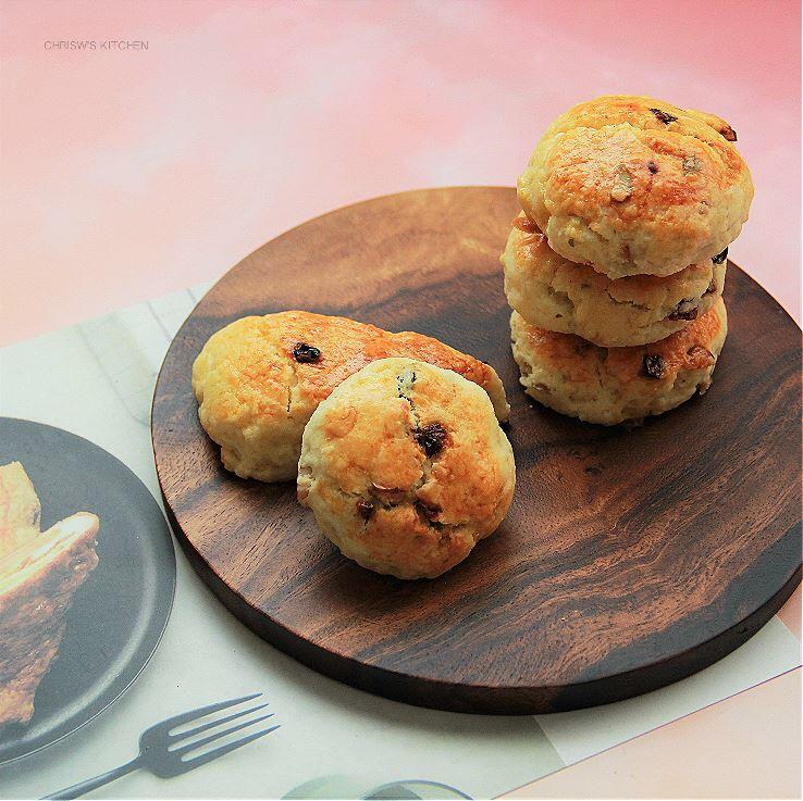 【视频】3分钟 奶油司康Scone(可能是世界上最快手的司康) 消耗淡奶油～