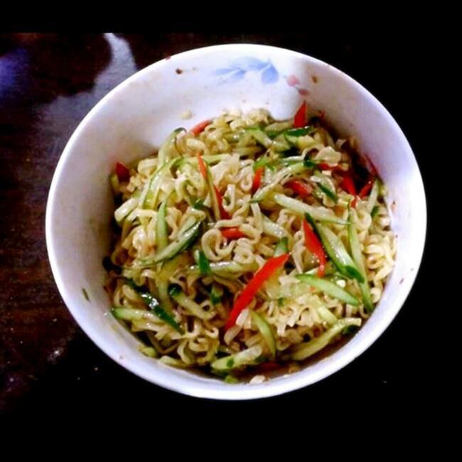 小黄瓜拌泡面(无负担宵夜)