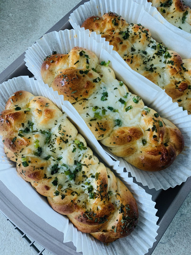 波兰种辫子面包（香葱芝士Pizza风味）B65