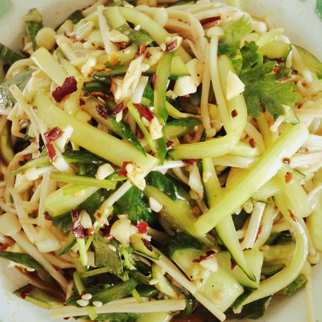 金针菇凉拌黄瓜