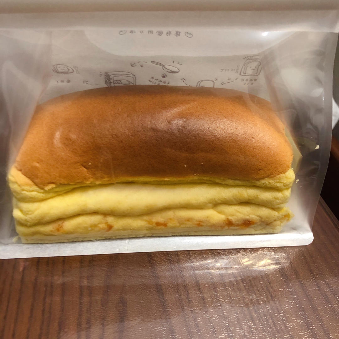 咸蛋黄肉松抖臀蛋糕