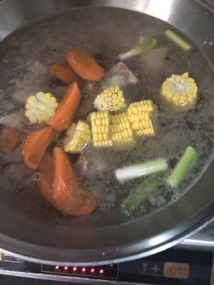 胡萝卜玉米猪骨汤的做法 步骤9