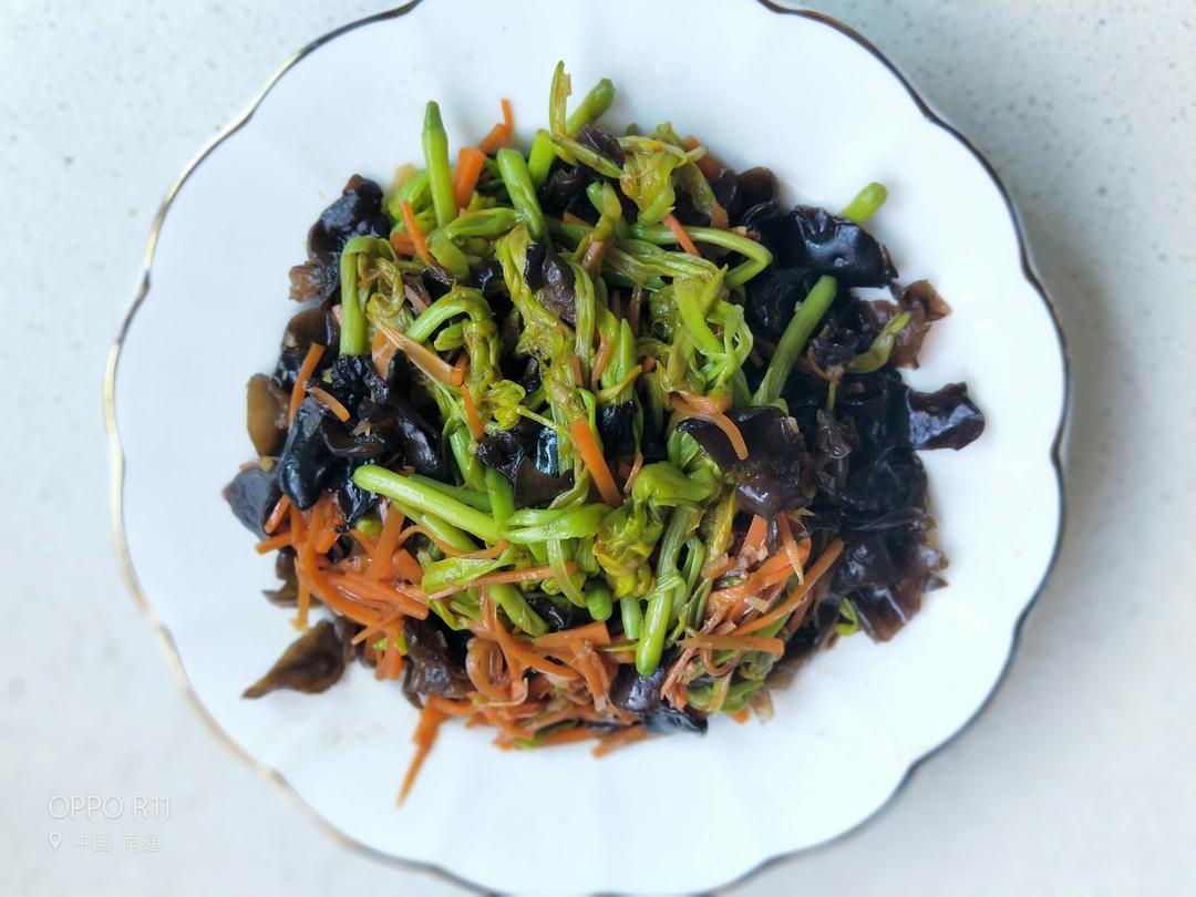 凉拌木耳黄花菜（鲜）