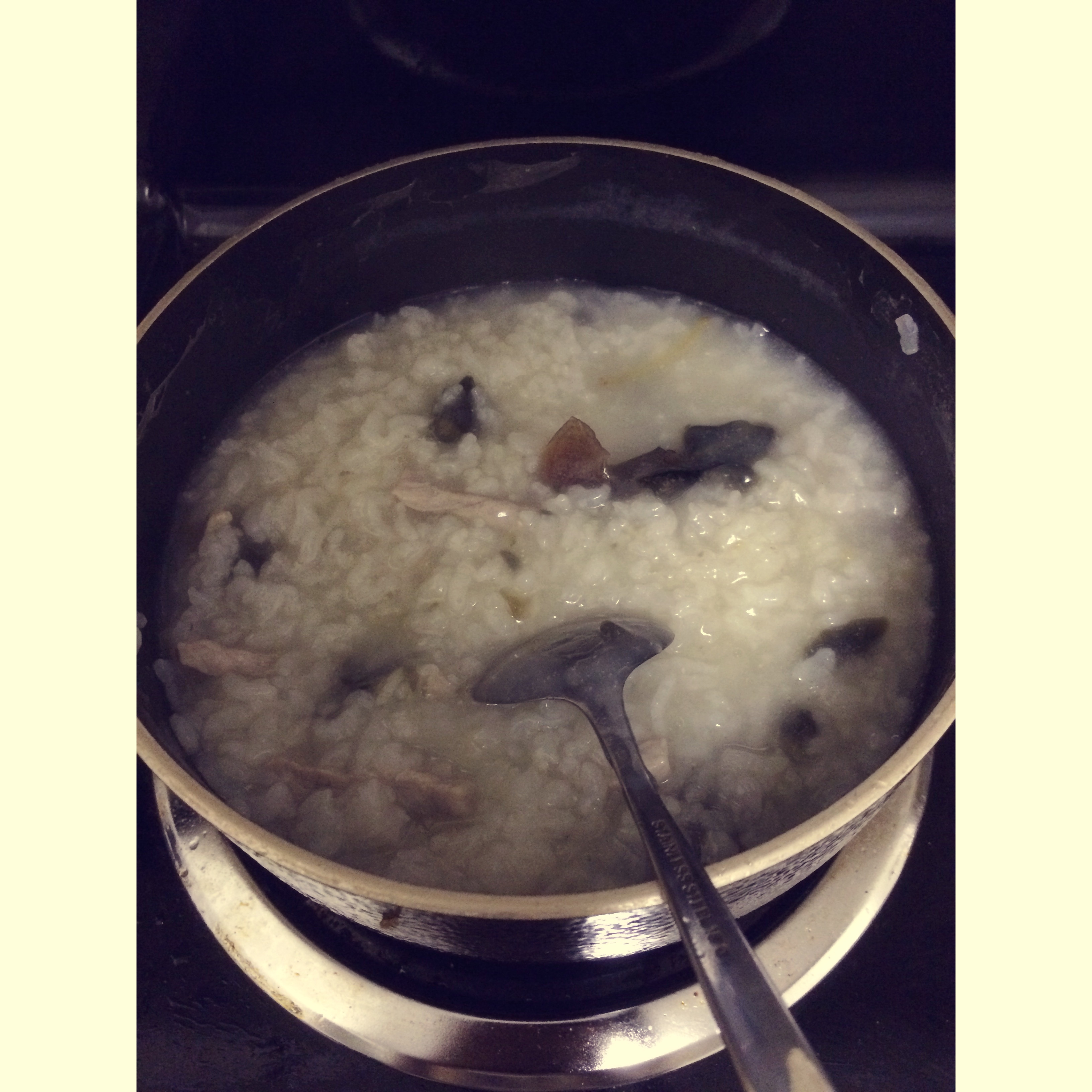 砂锅皮蛋瘦肉粥