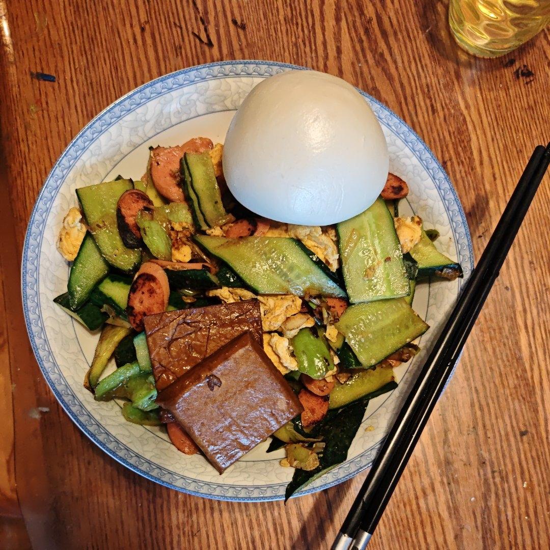 爆炒黄瓜+鸡蛋+火腿肠