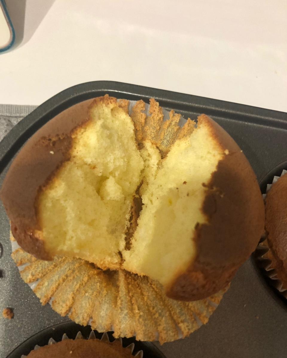 戚风杯子蛋糕^_^不开裂不回缩喔～