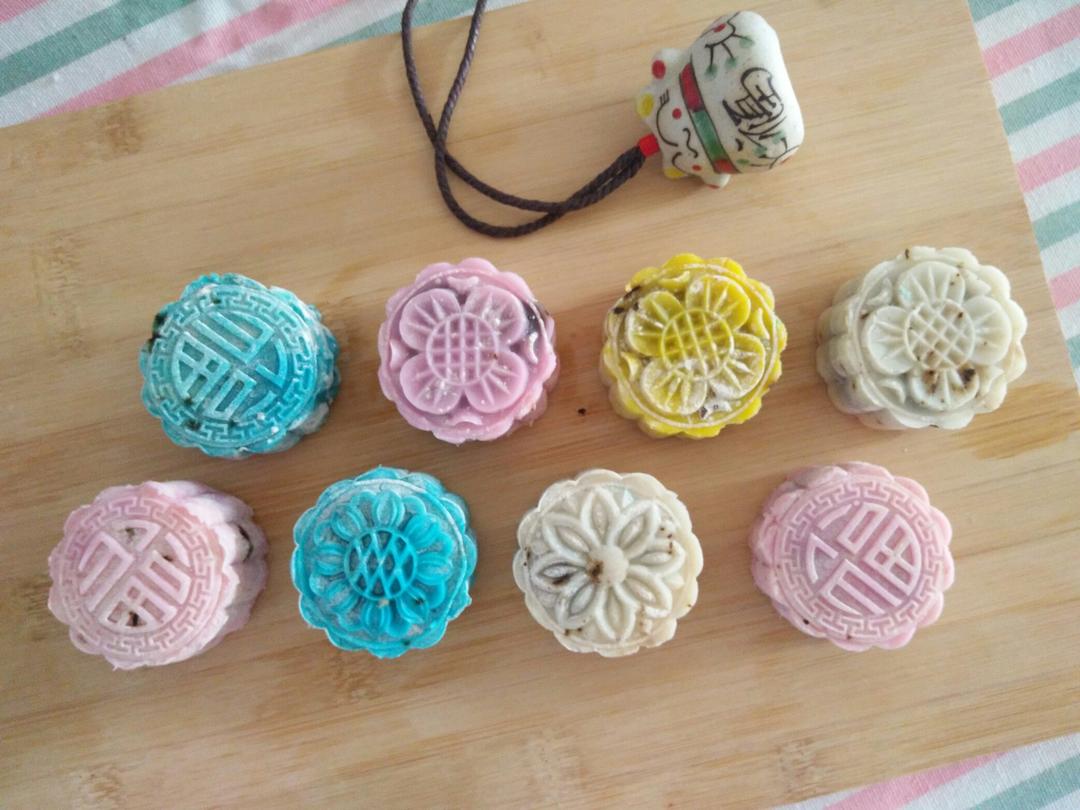 绿豆沙蛋黄冰皮月饼