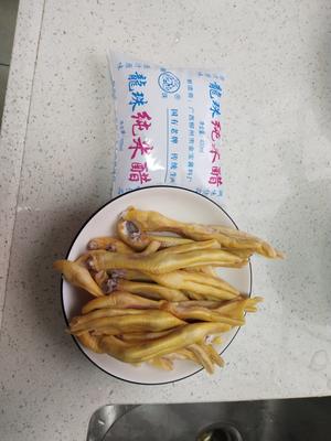 柳州风味酸辣焖鸭脚的做法 步骤1
